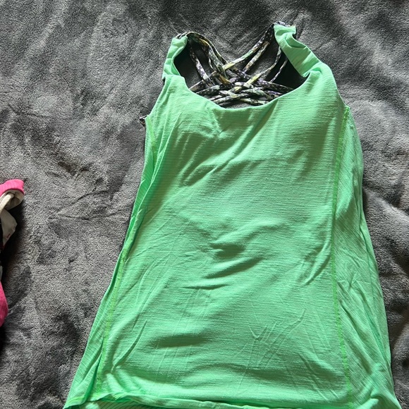 Lululemon Haul. 6 items sizes 8-10 bottoms and size 6 tops! - Picture 2 of 7
